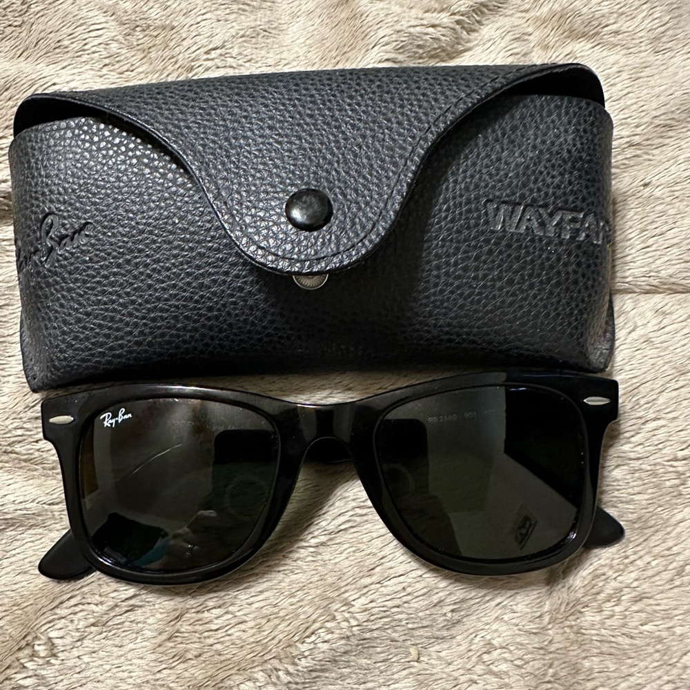 Ray Ban Wayfarer sunglasses MODEL RB2140 901 50-22